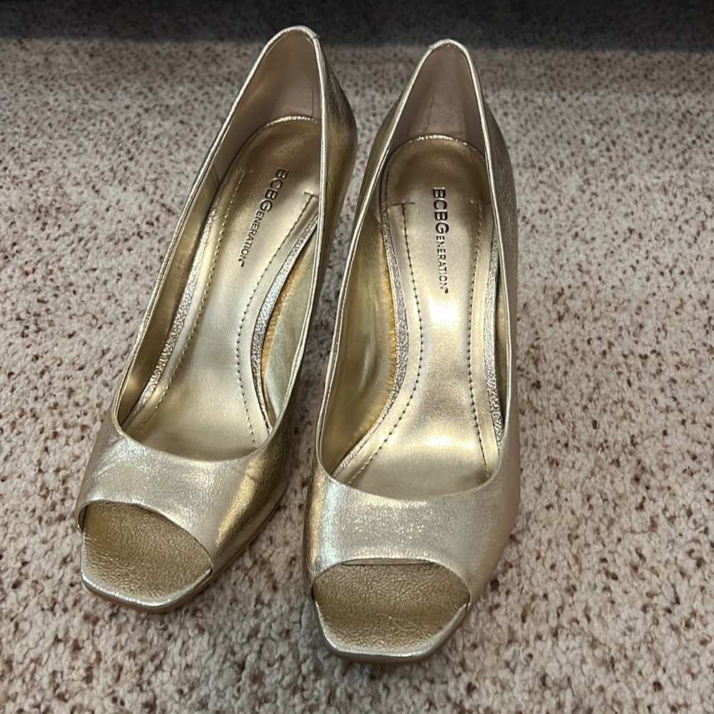 BCBG Spark Gold Heels 9B but fits 9.5